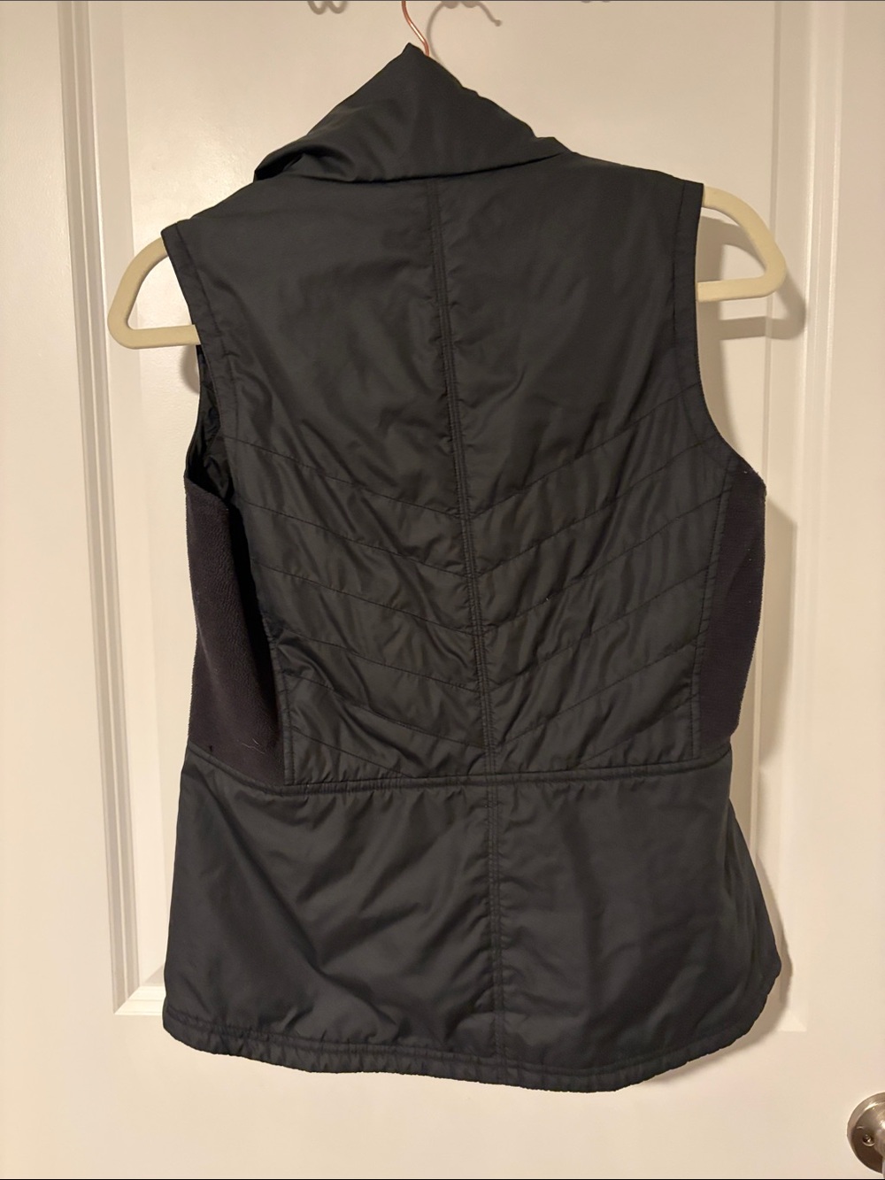 Columbia Women's Black Quilted Performance Vest - Picture 4 of 5